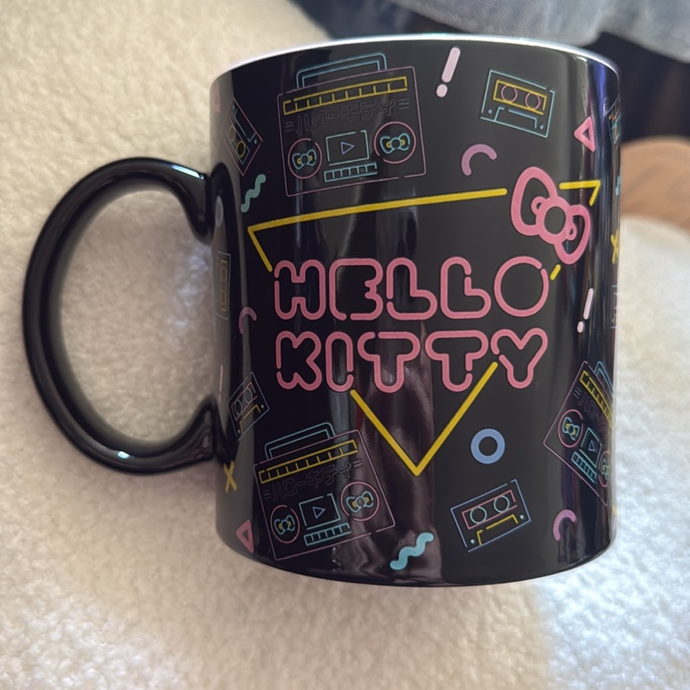 Hello Kitty Retro mug - Picture 3 of 4